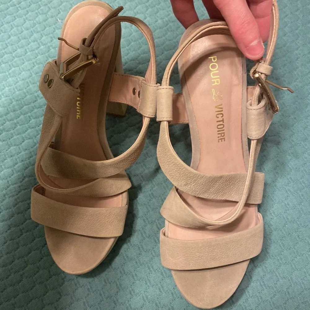 Pour La Victoire Nealla Nubuck Leather Platform Heel